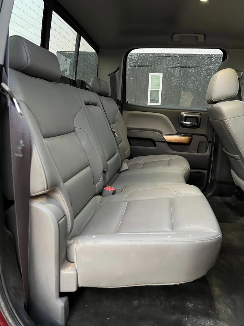 Chevrolet Silverado 2500HD Vehicle Full-screen Gallery Image 16