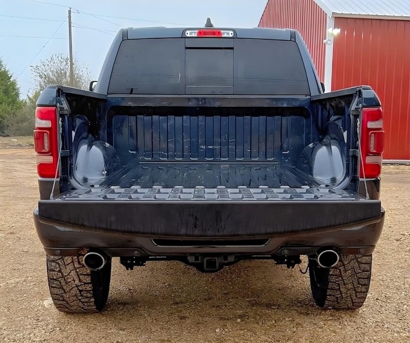 Ram 1500 Vehicle Full-screen Gallery Image 09