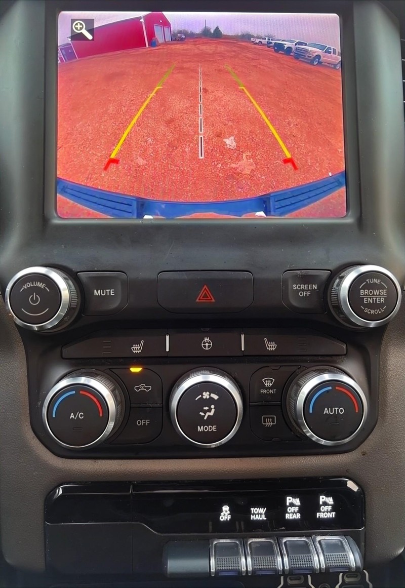 Ram 1500 Vehicle Full-screen Gallery Image 12