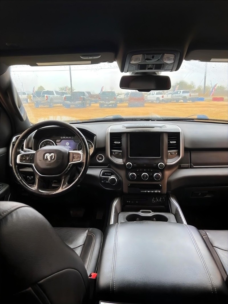 Ram 1500 Vehicle Full-screen Gallery Image 14