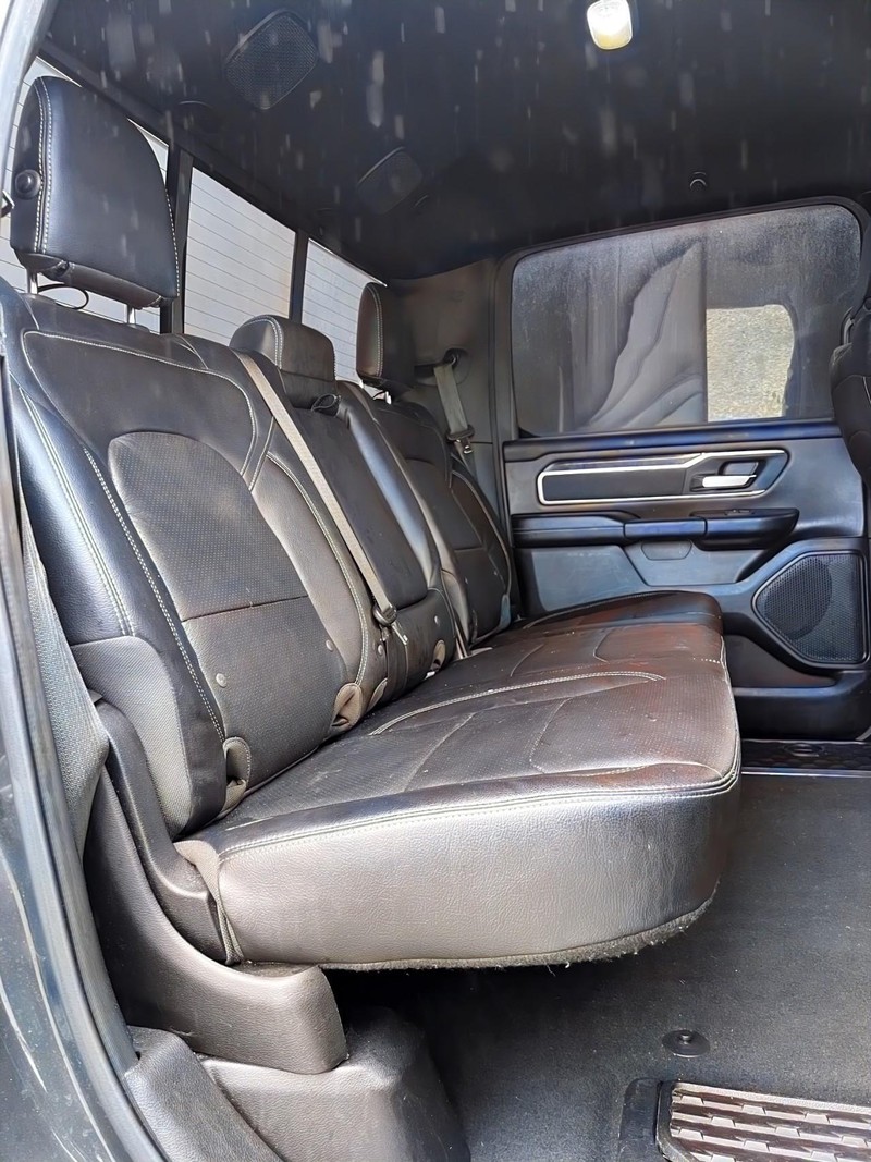 Ram 1500 Vehicle Full-screen Gallery Image 17