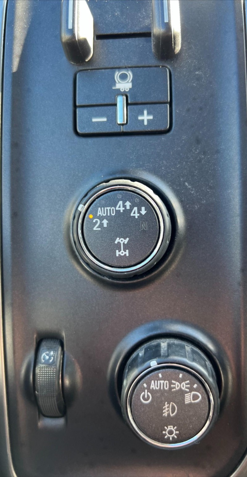 Chevrolet Silverado 1500 Vehicle Full-screen Gallery Image 12