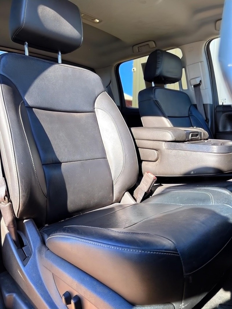 Chevrolet Silverado 1500 Vehicle Full-screen Gallery Image 14