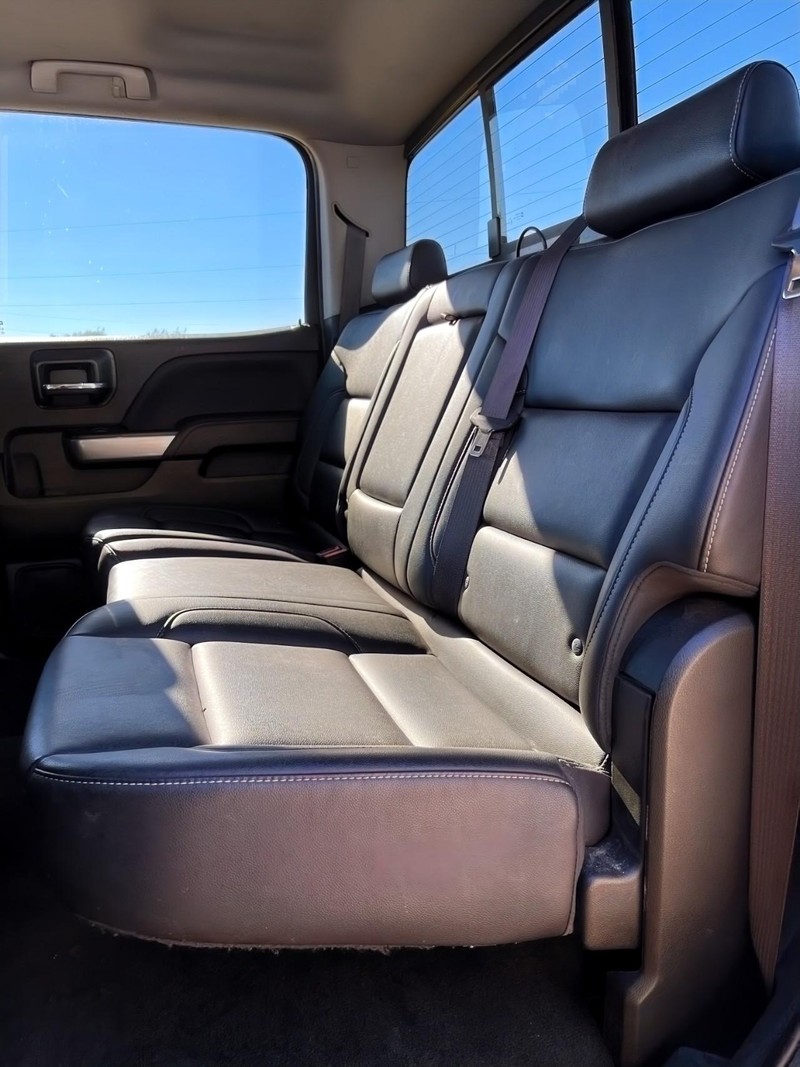 Chevrolet Silverado 1500 Vehicle Full-screen Gallery Image 16