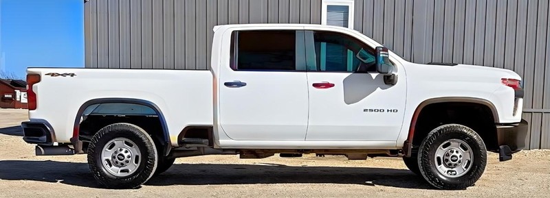 Chevrolet Silverado 2500HD Vehicle Full-screen Gallery Image 03