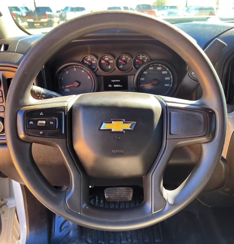 Chevrolet Silverado 2500HD Vehicle Full-screen Gallery Image 10
