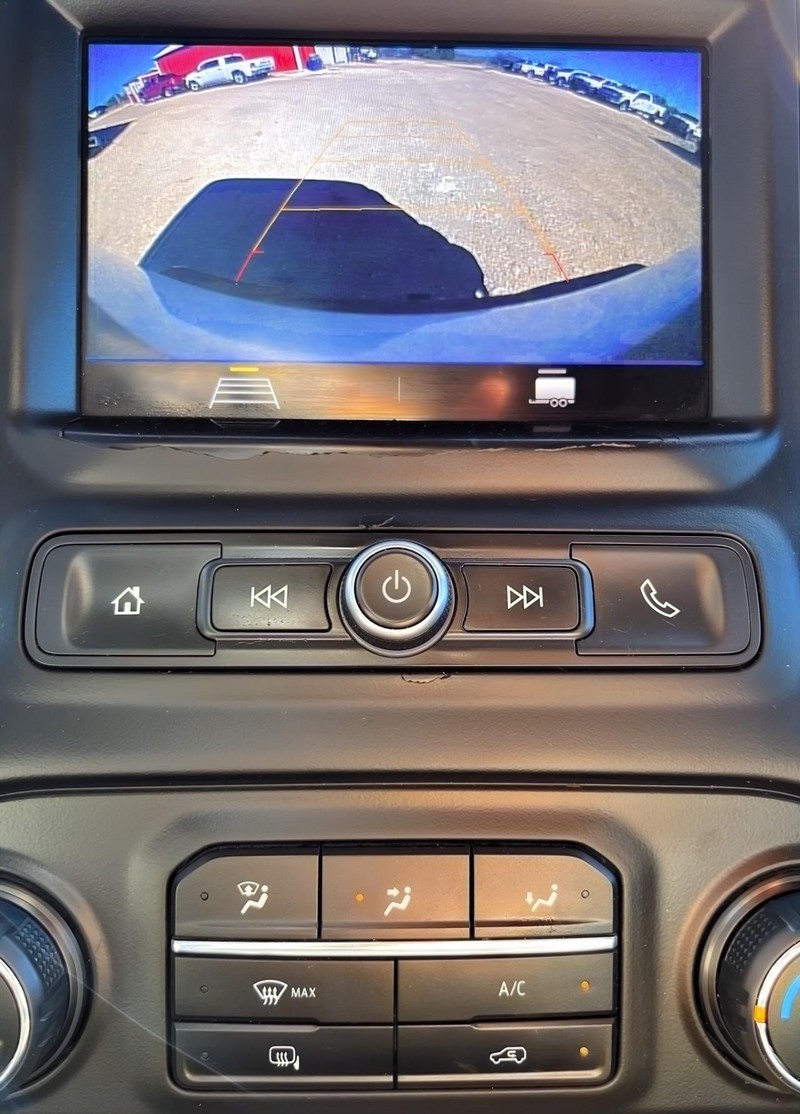 Chevrolet Silverado 2500HD Vehicle Full-screen Gallery Image 11