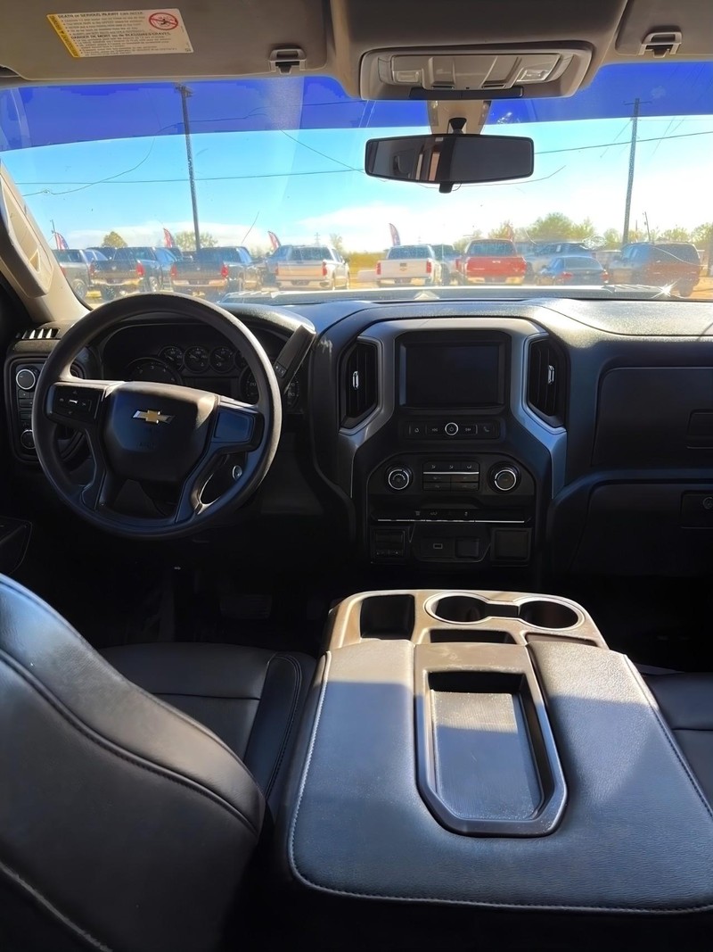 Chevrolet Silverado 2500HD Vehicle Full-screen Gallery Image 13