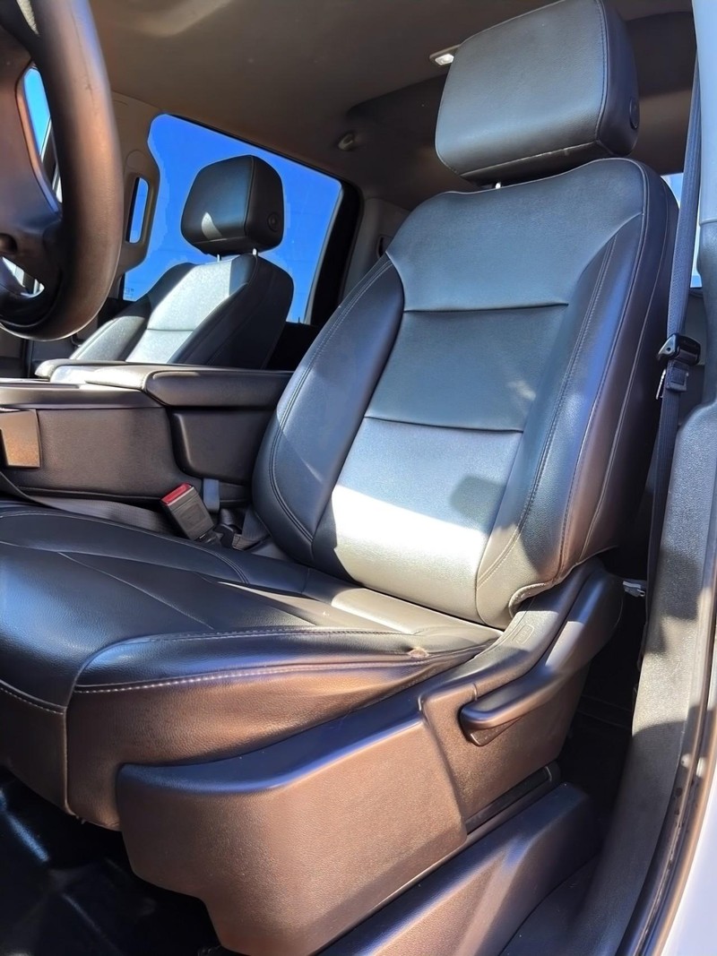 Chevrolet Silverado 2500HD Vehicle Full-screen Gallery Image 14