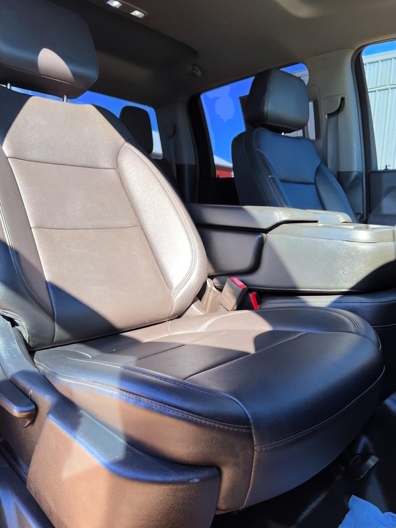 Chevrolet Silverado 2500HD Vehicle Full-screen Gallery Image 15