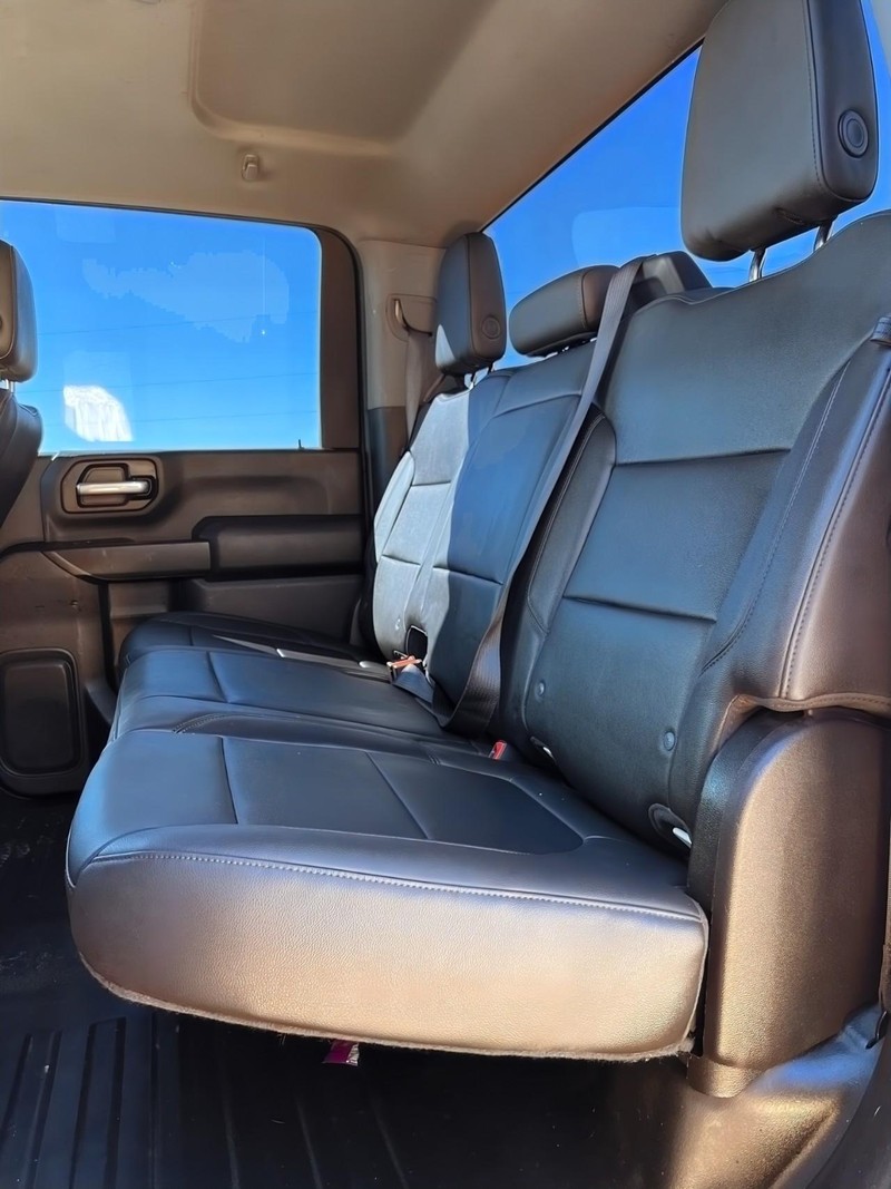 Chevrolet Silverado 2500HD Vehicle Full-screen Gallery Image 17