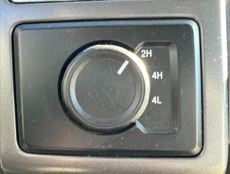 Ford F-150 Vehicle Full-screen Gallery Image 12