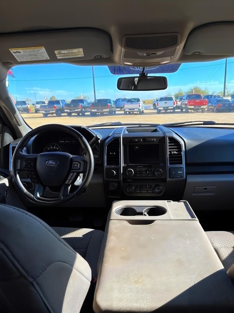 Ford F-150 Vehicle Full-screen Gallery Image 13