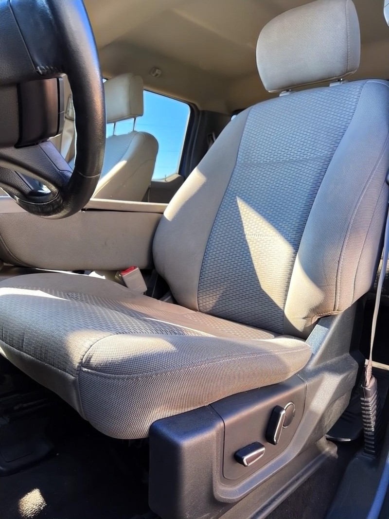 Ford F-150 Vehicle Full-screen Gallery Image 14