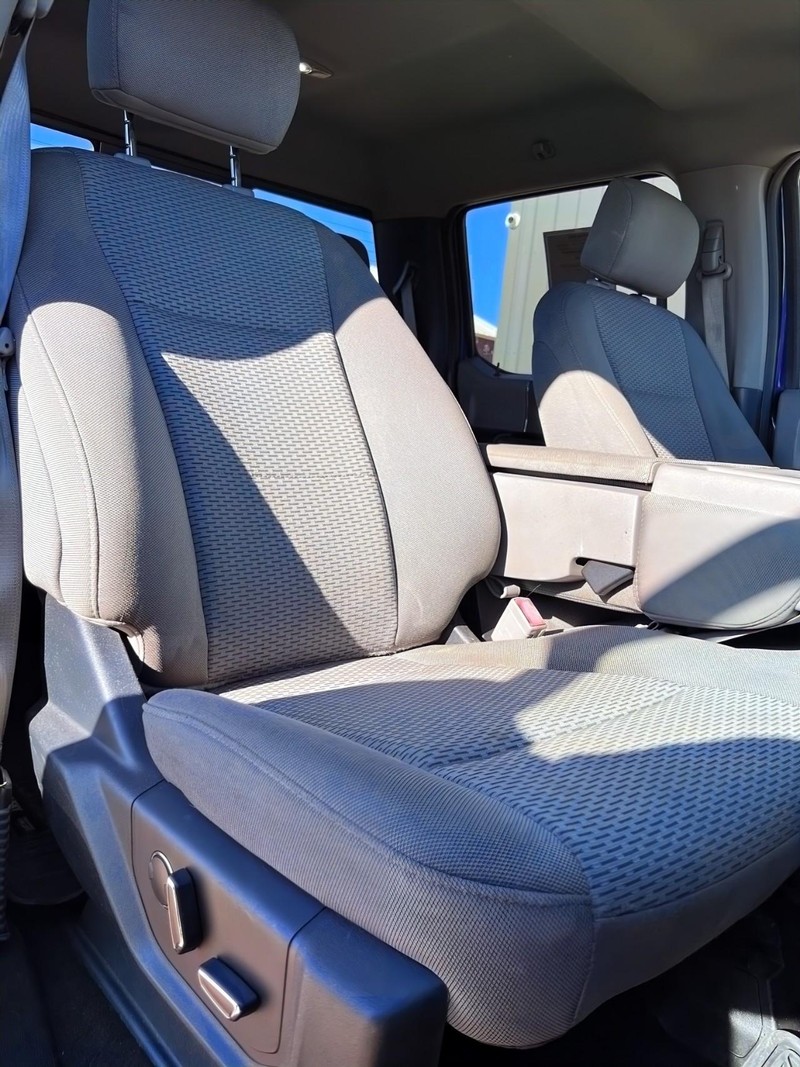 Ford F-150 Vehicle Full-screen Gallery Image 15