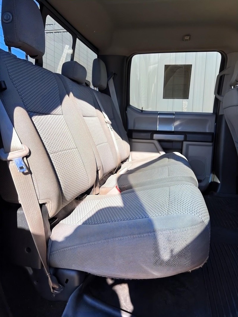 Ford F-150 Vehicle Full-screen Gallery Image 16