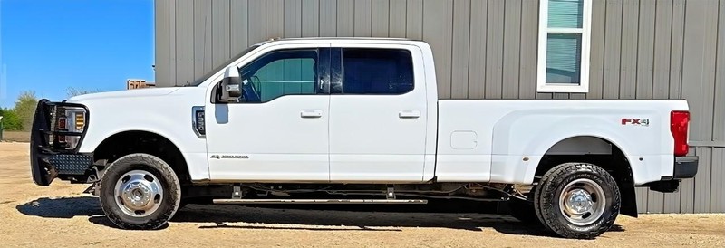 Ford Super Duty F-350 DRW Vehicle Full-screen Gallery Image 04