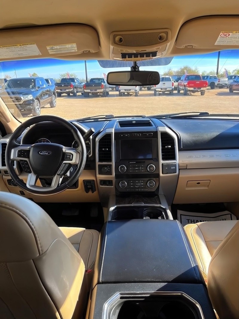 Ford Super Duty F-350 DRW Vehicle Full-screen Gallery Image 13