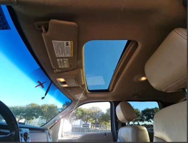 Ford F-150 Vehicle Full-screen Gallery Image 08