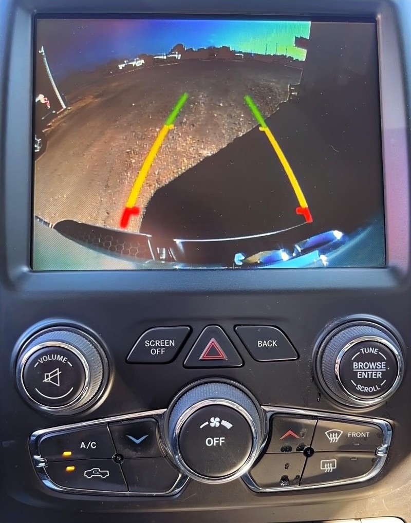 Ram 1500 Vehicle Full-screen Gallery Image 11