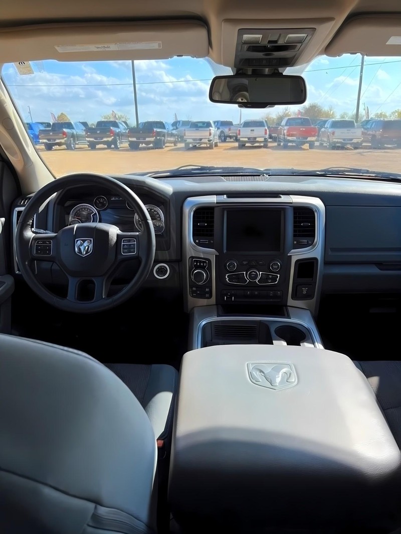 Ram 1500 Vehicle Full-screen Gallery Image 13