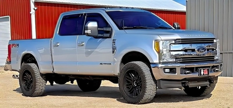 Ford Super Duty F-250 SRW Vehicle Full-screen Gallery Image 02