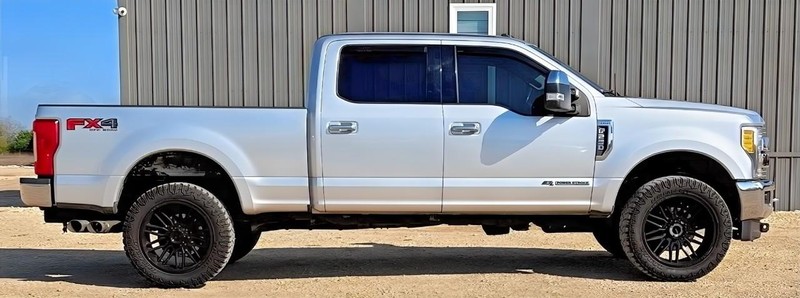 Ford Super Duty F-250 SRW Vehicle Full-screen Gallery Image 03