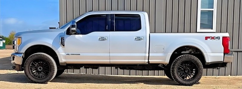 Ford Super Duty F-250 SRW Vehicle Full-screen Gallery Image 04