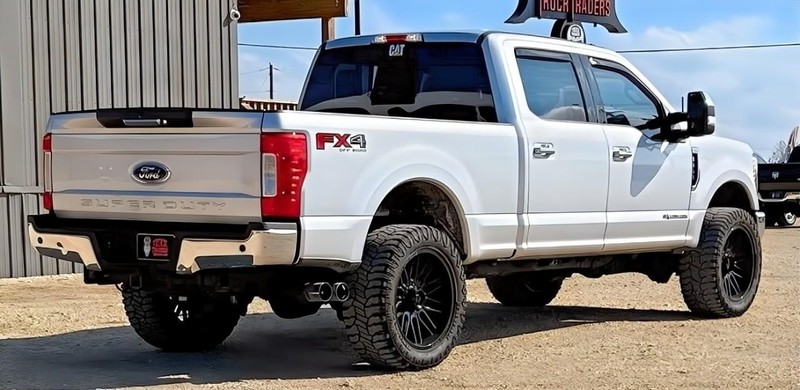 Ford Super Duty F-250 SRW Vehicle Full-screen Gallery Image 05