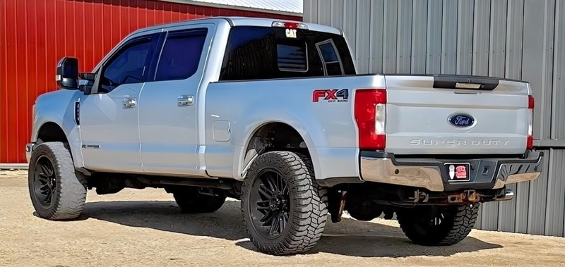 Ford Super Duty F-250 SRW Vehicle Full-screen Gallery Image 06