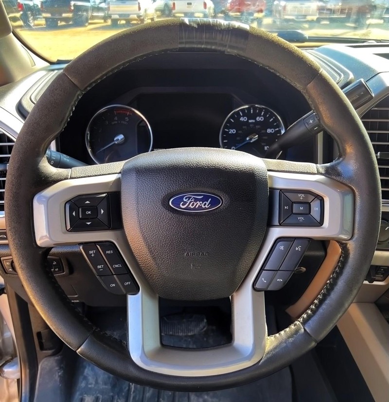 Ford Super Duty F-250 SRW Vehicle Full-screen Gallery Image 10