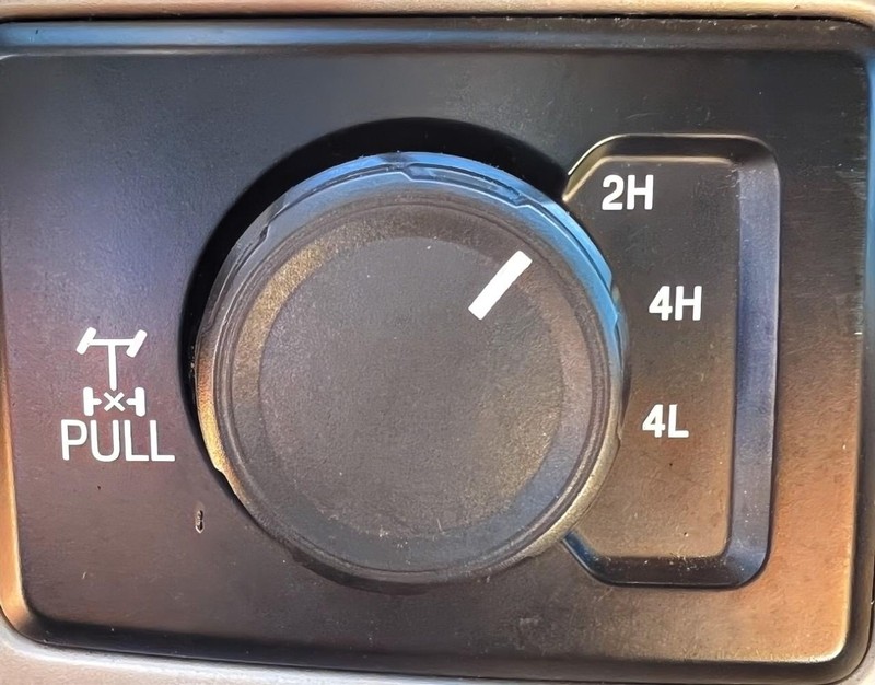 Ford Super Duty F-250 SRW Vehicle Full-screen Gallery Image 12