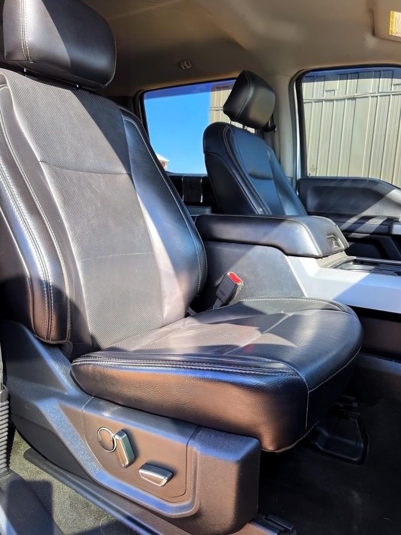 Ford Super Duty F-250 SRW Vehicle Full-screen Gallery Image 15