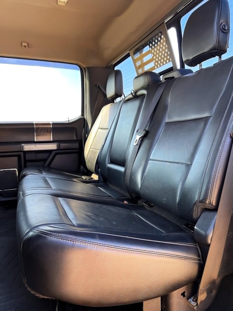 Ford Super Duty F-250 SRW Vehicle Full-screen Gallery Image 17