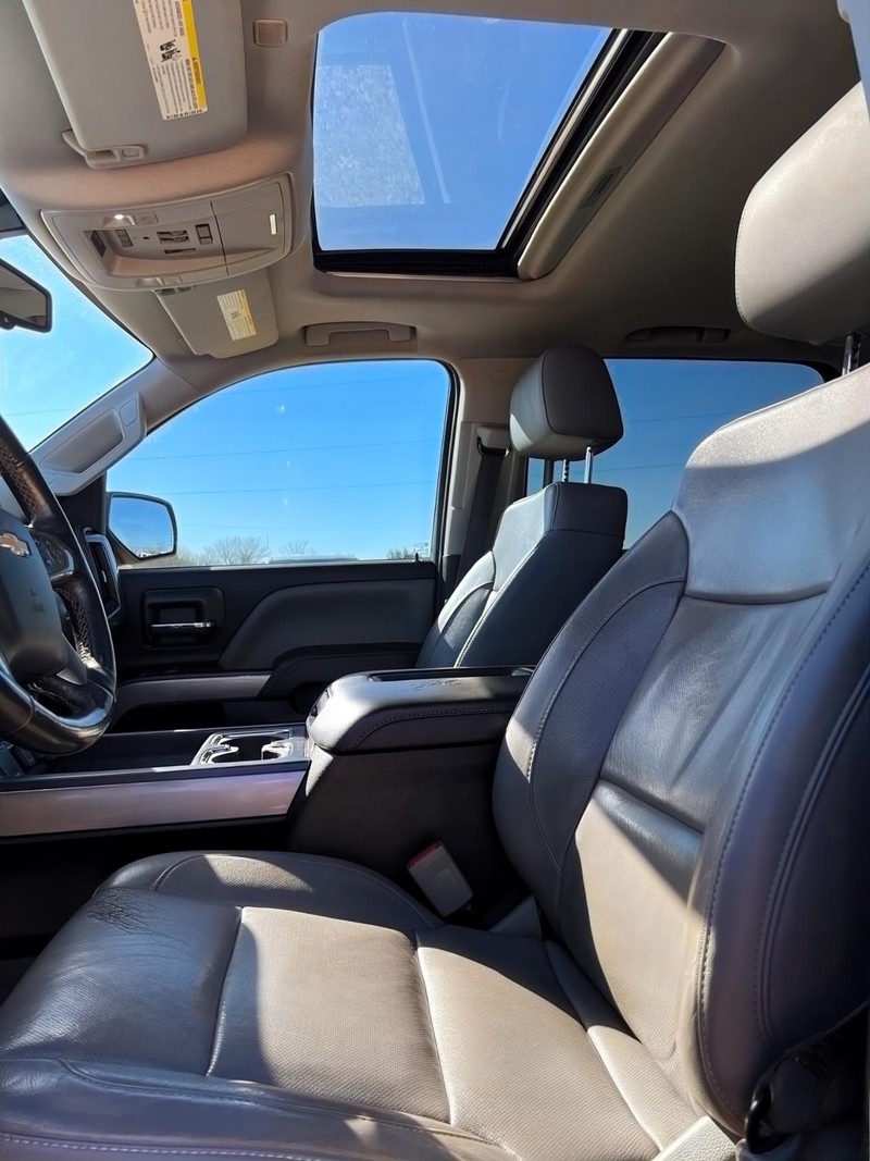 Chevrolet Silverado 1500 Vehicle Full-screen Gallery Image 14