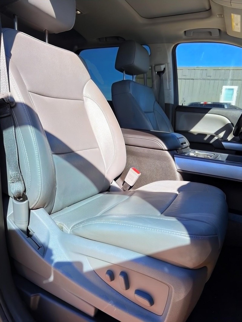 Chevrolet Silverado 1500 Vehicle Full-screen Gallery Image 16