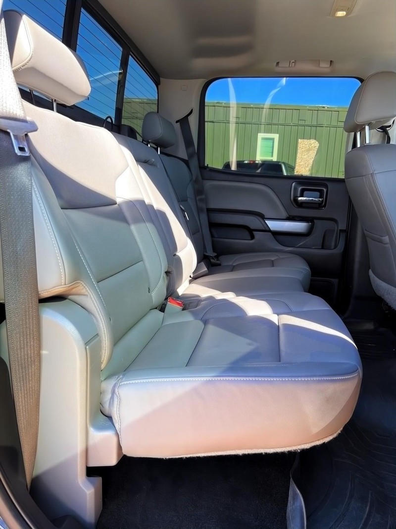 Chevrolet Silverado 1500 Vehicle Full-screen Gallery Image 17