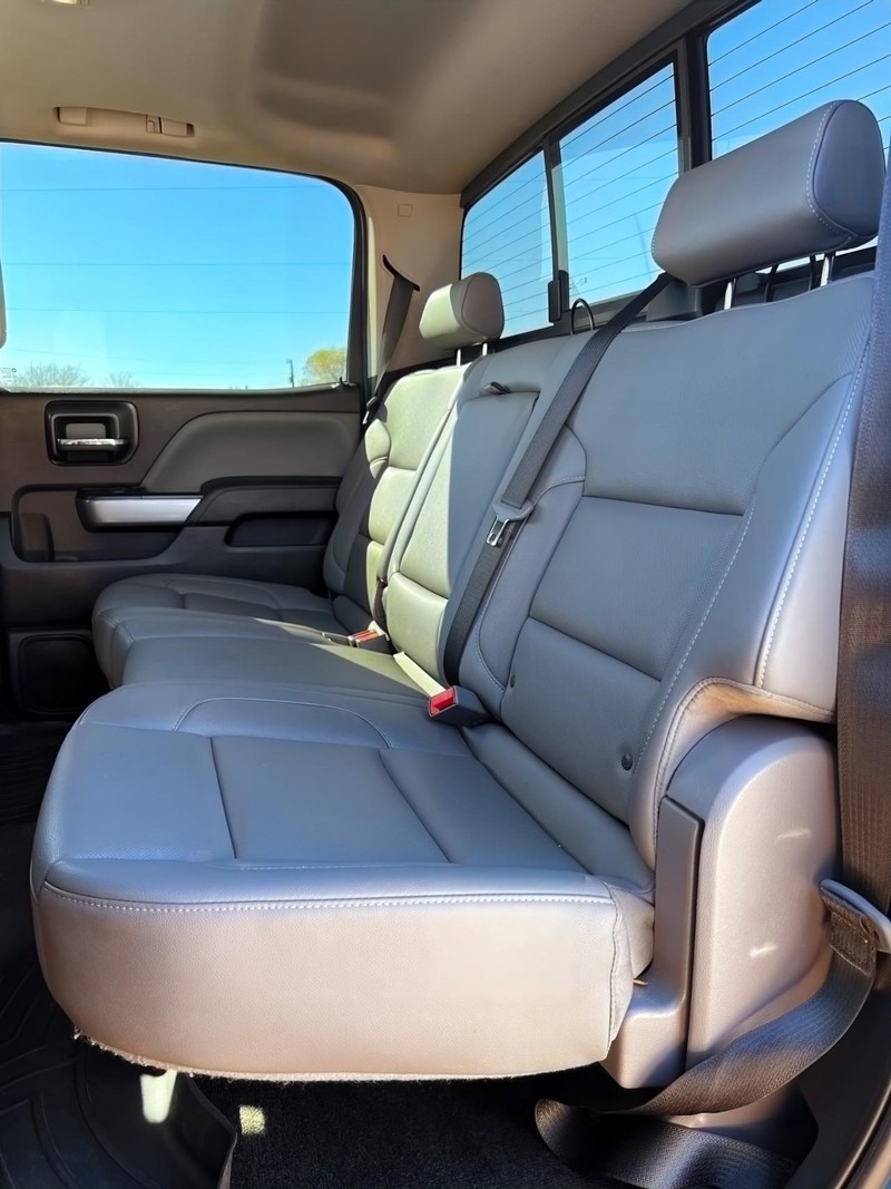 Chevrolet Silverado 1500 Vehicle Full-screen Gallery Image 18