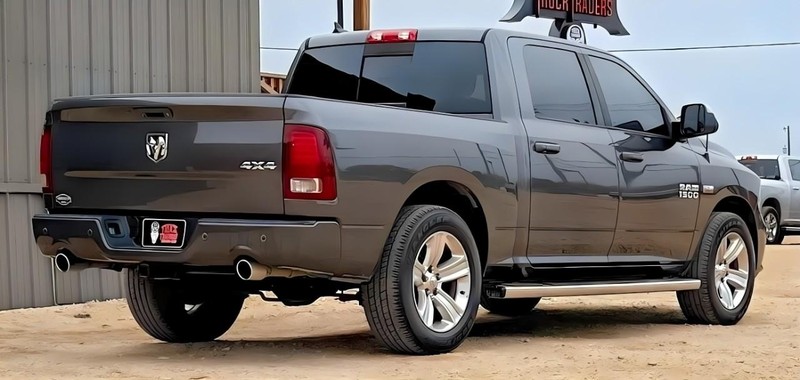 Ram 1500 Vehicle Full-screen Gallery Image 05