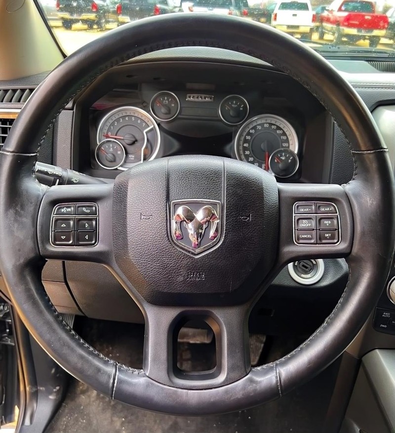 Ram 1500 Vehicle Full-screen Gallery Image 10