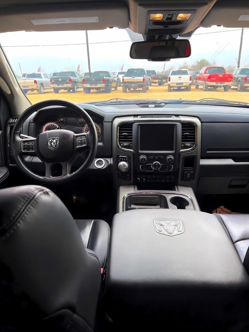 Ram 1500 Vehicle Full-screen Gallery Image 13