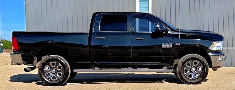 Ram 2500 Vehicle Full-screen Gallery Image 03