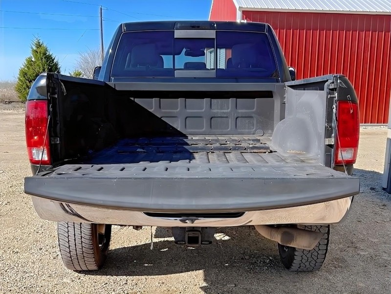 Ram 2500 Vehicle Full-screen Gallery Image 09