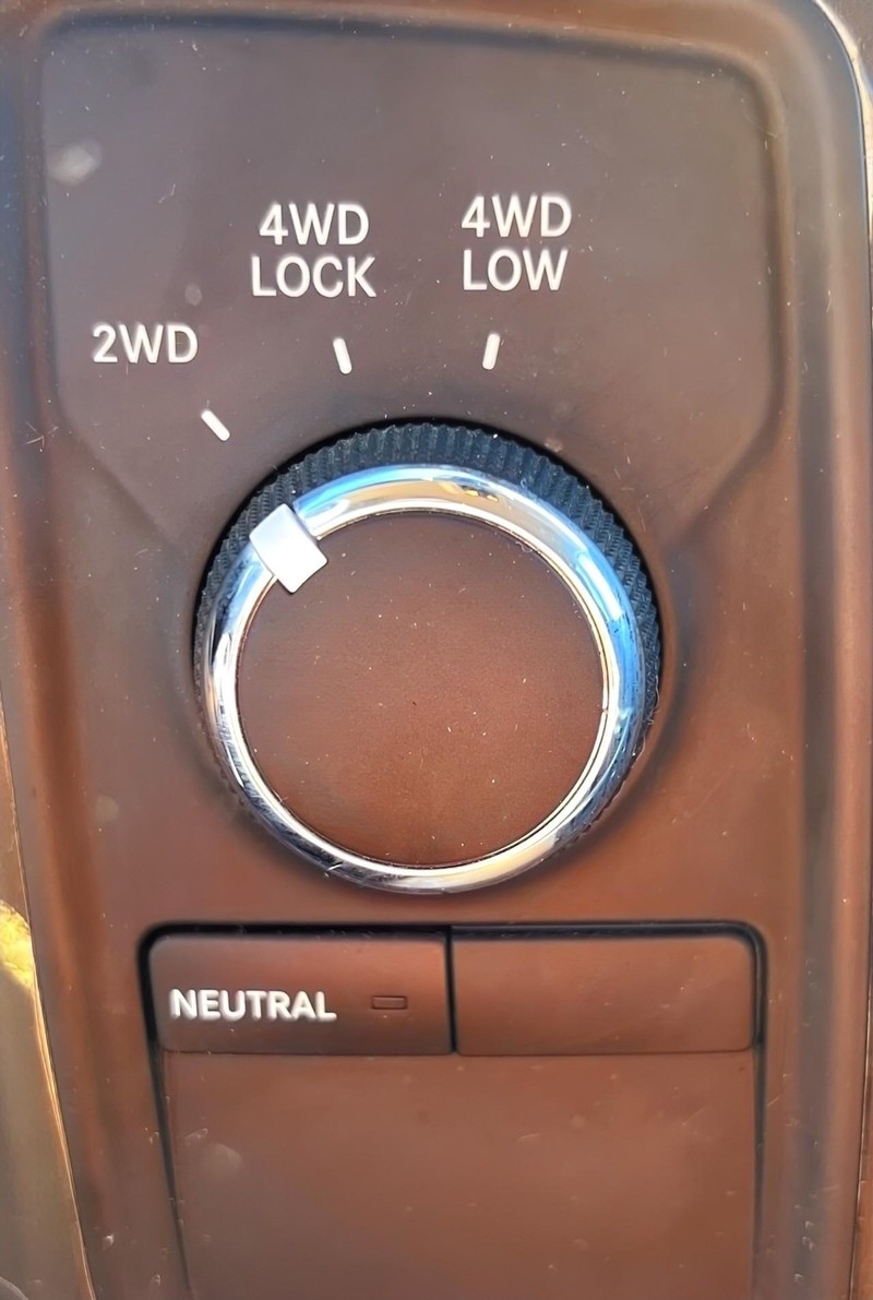 Ram 2500 Vehicle Full-screen Gallery Image 12