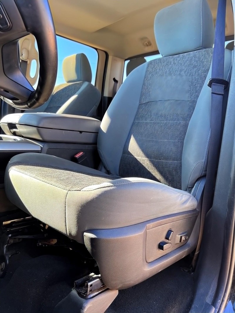 Ram 2500 Vehicle Full-screen Gallery Image 14