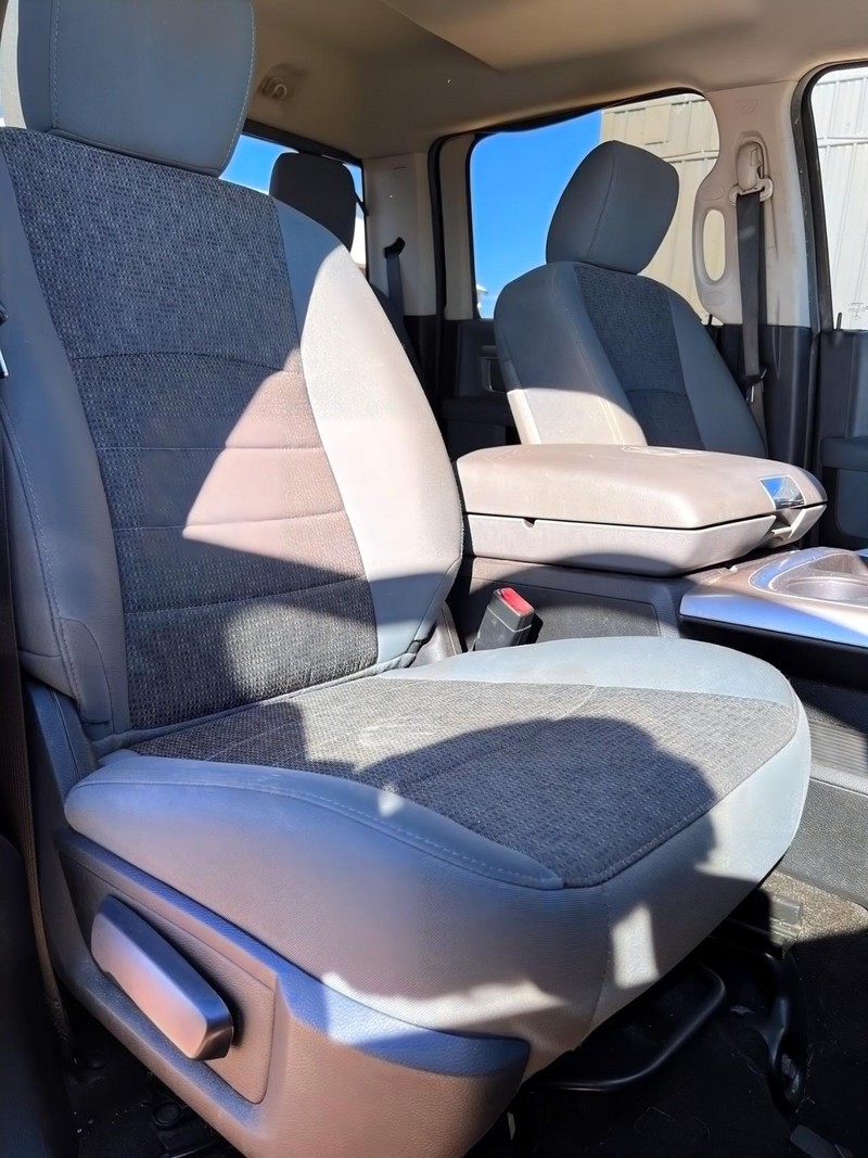 Ram 2500 Vehicle Full-screen Gallery Image 15