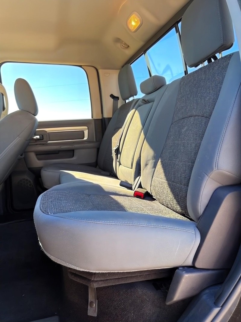 Ram 2500 Vehicle Full-screen Gallery Image 17