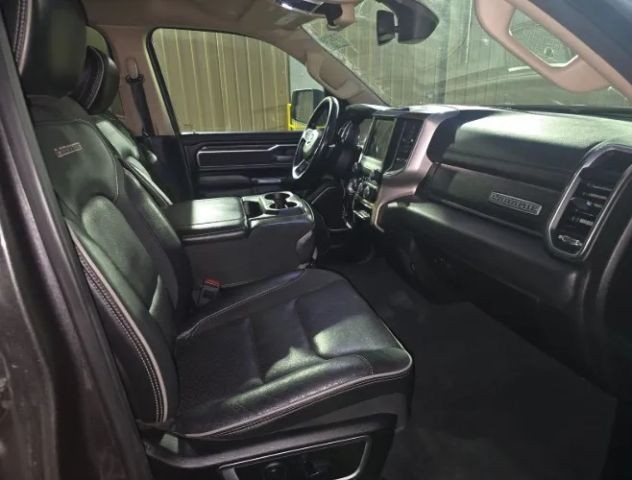 Ram 1500 Vehicle Full-screen Gallery Image 09