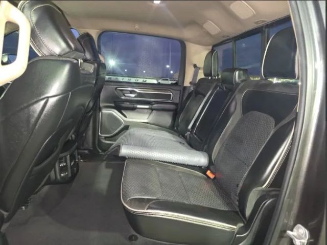 Ram 1500 Vehicle Full-screen Gallery Image 10