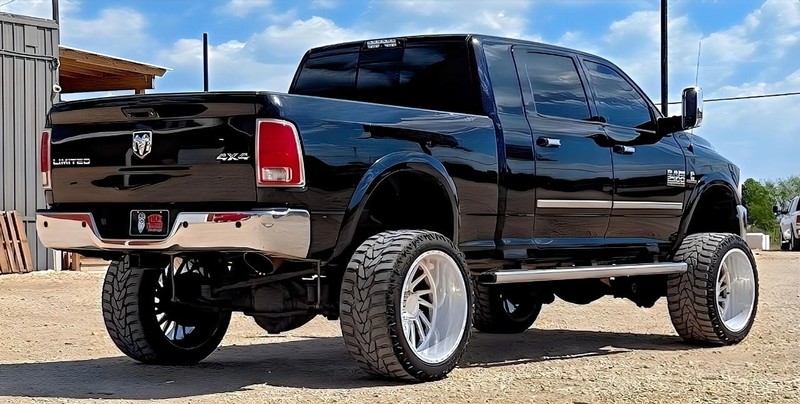 Ram 2500 Vehicle Full-screen Gallery Image 05